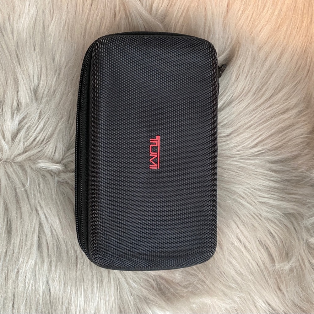 Tumi for Delta Black Zippered hard case